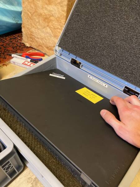 Push here! Push here!